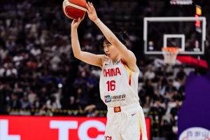 世俱杯投注APP-中国女篮上半场三分10中7 罗欣棫5中3&amp;杨力维2中2 韩国女篮10中1