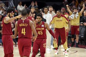 三剑客复仇了！米切尔24+12+7+4断&amp;阿伦25+12&amp;小莫布里22+7+4